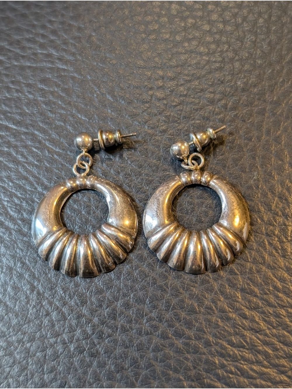 Vintage Sterling Silver Ribbed Scalloped Shrimp Hoop Dangle Earrings
